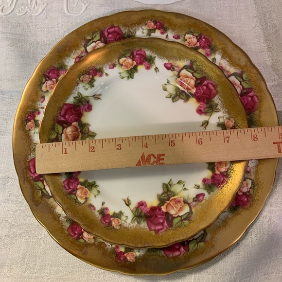 5-piece place setting of ‘Golden Rose’ by Royal Chelsea. - Picture 12 of 16